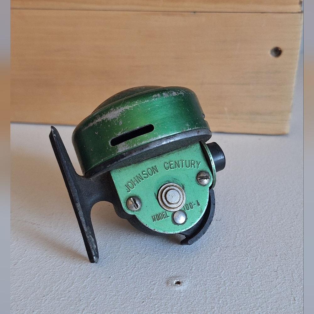 Antique Johnson Century Model 100-A reel